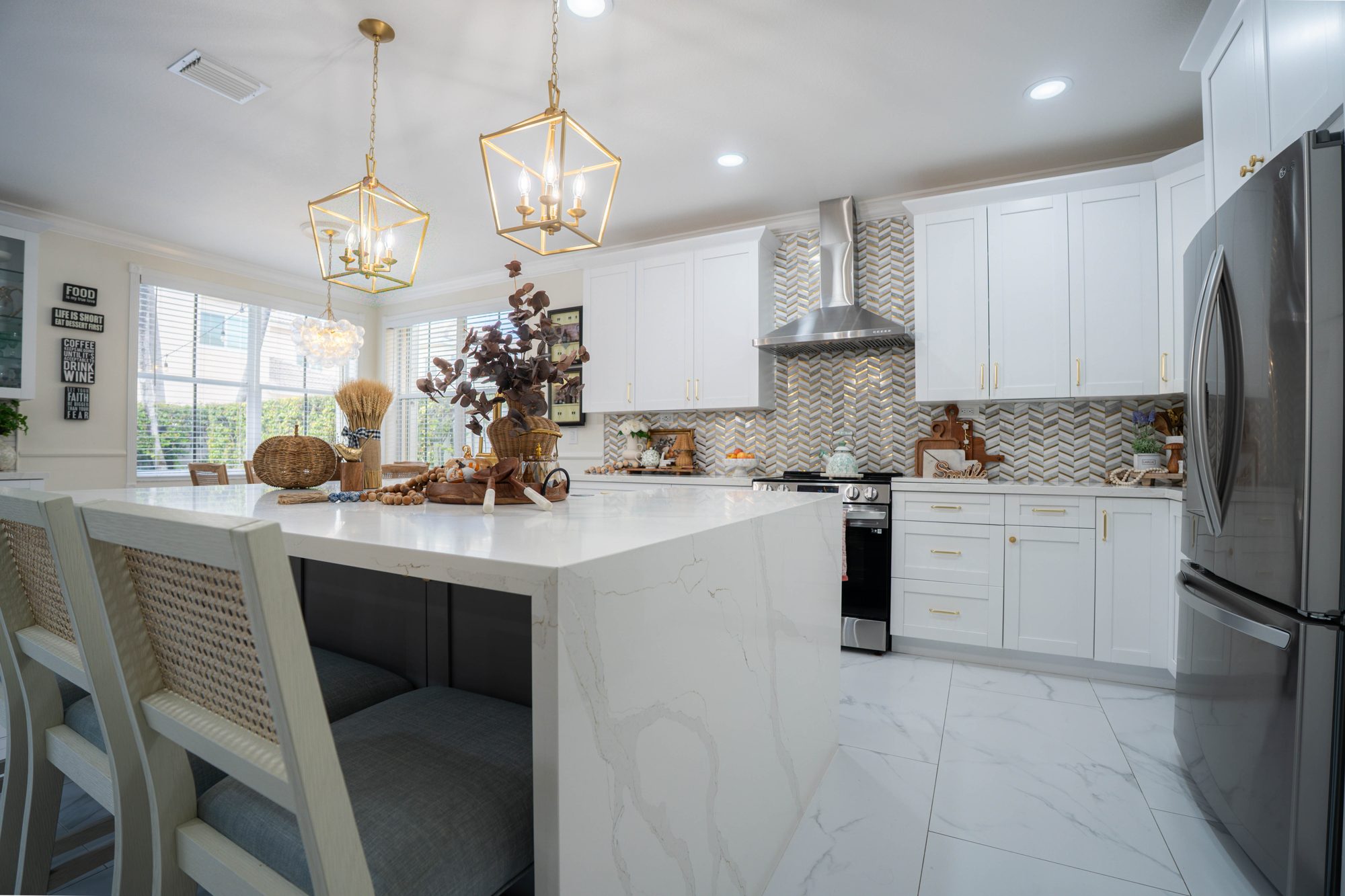 Kitchen with center island